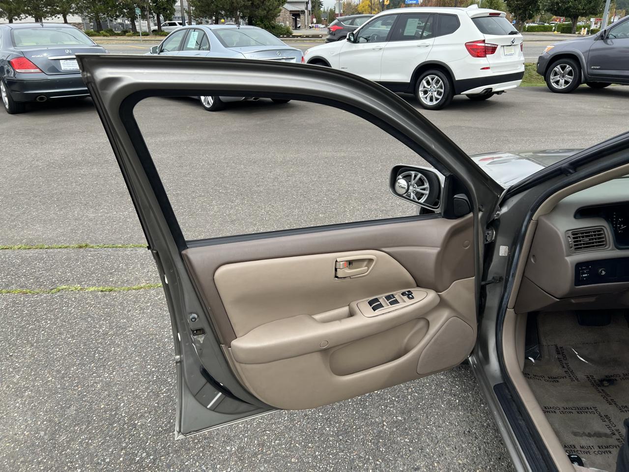 Toyota Camry 4dr Sdn LE V6 Auto 1997