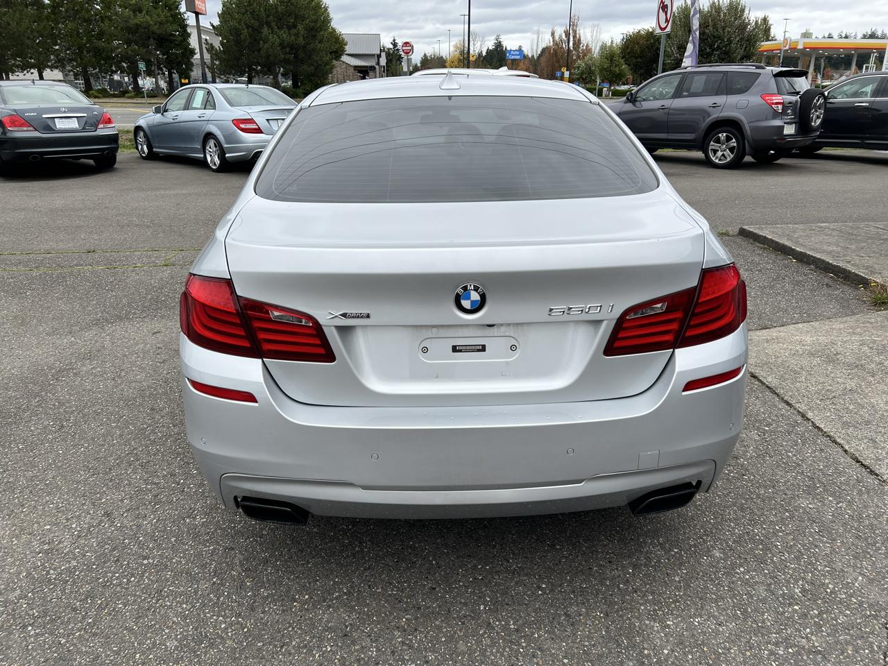 BMW 5 Series photo 9