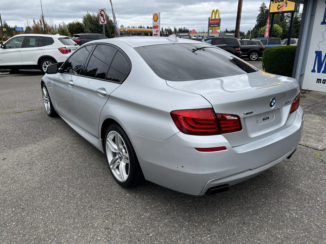 BMW 5 Series photo 11