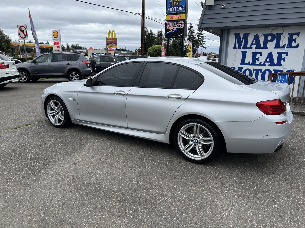 BMW 5 Series photo 12