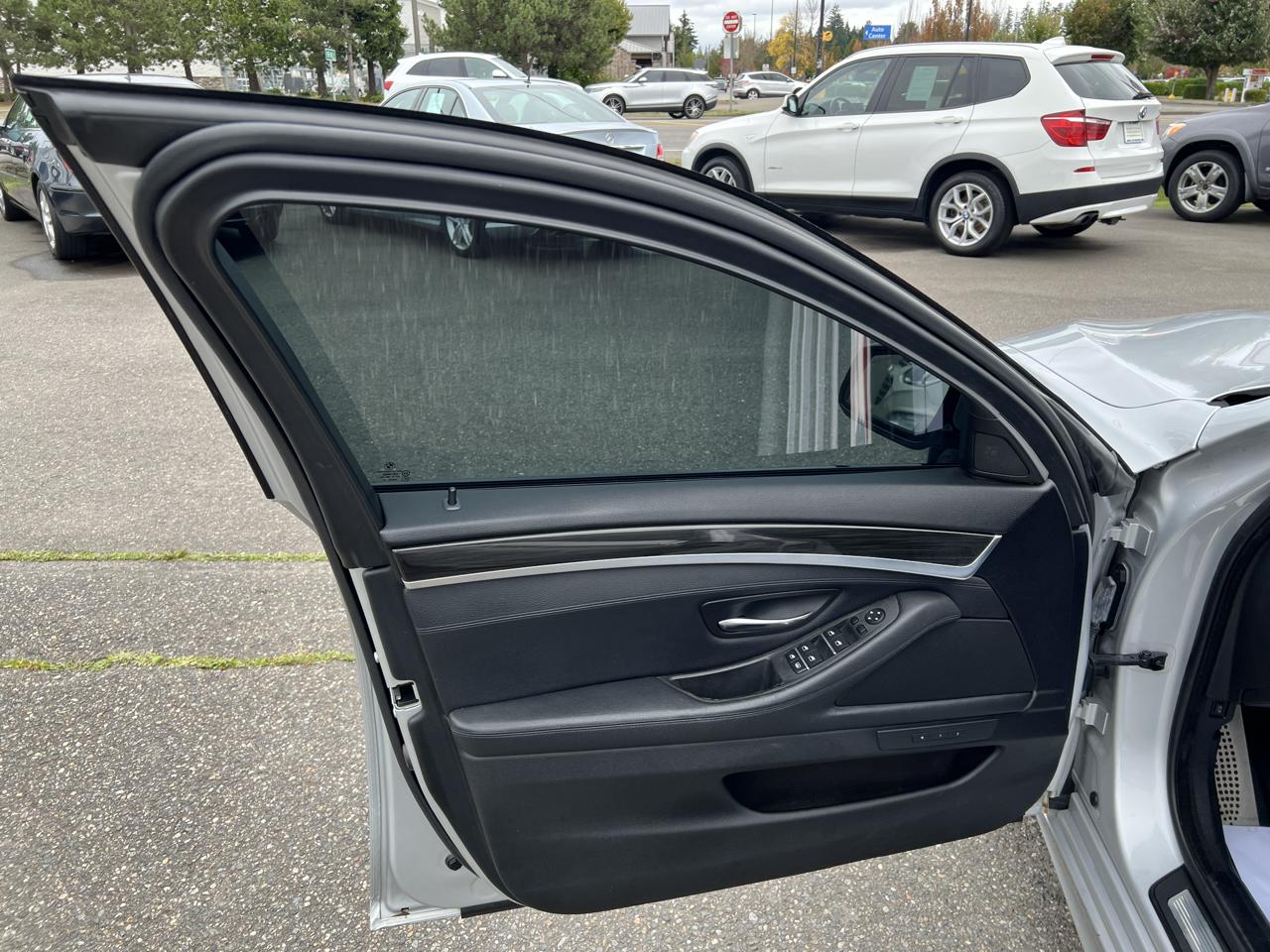 BMW 5 Series photo 17