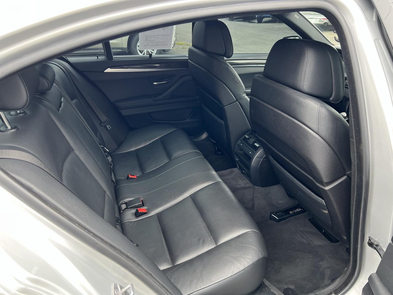 BMW 5 Series photo 24