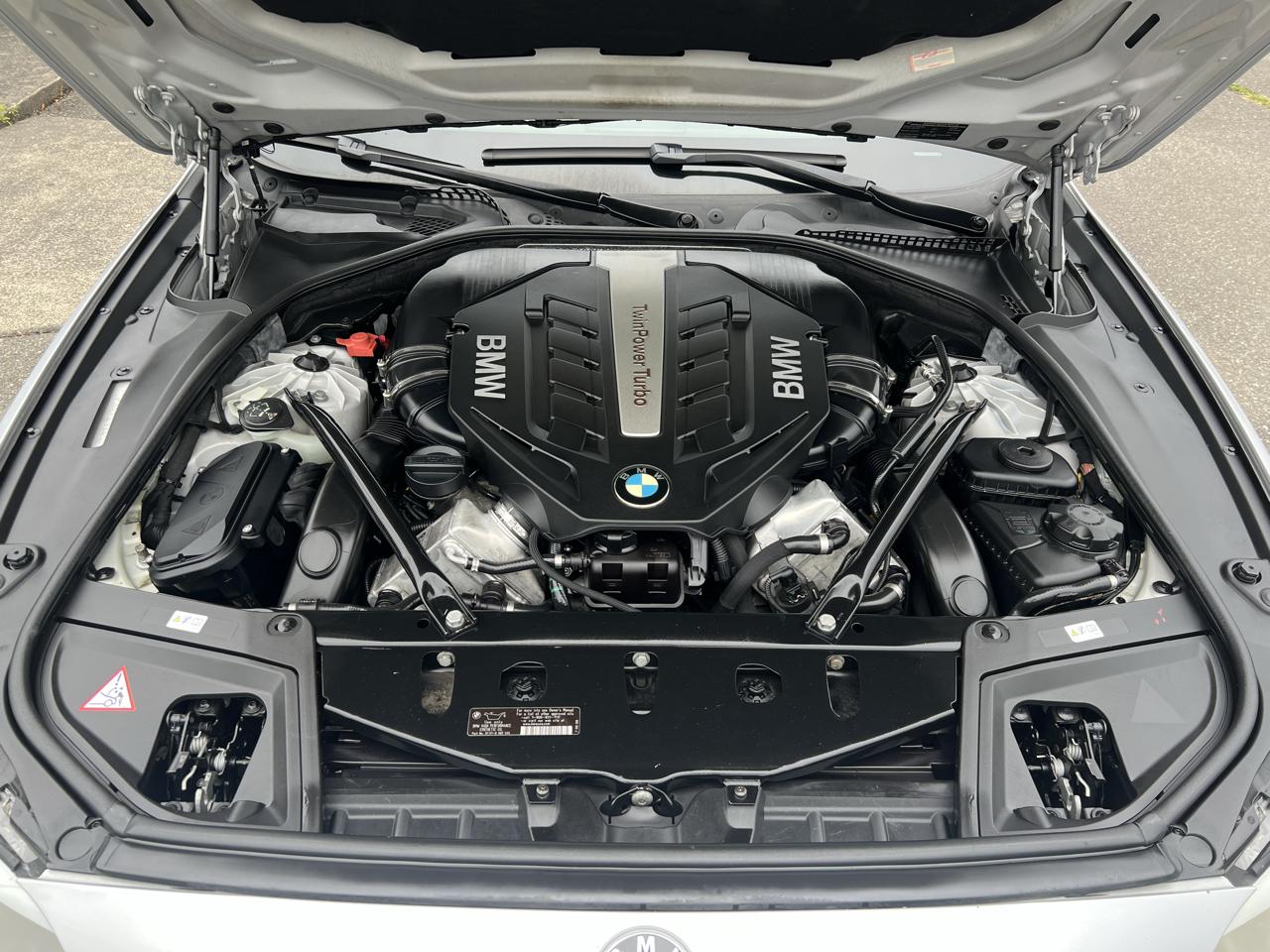 BMW 5 Series photo 33