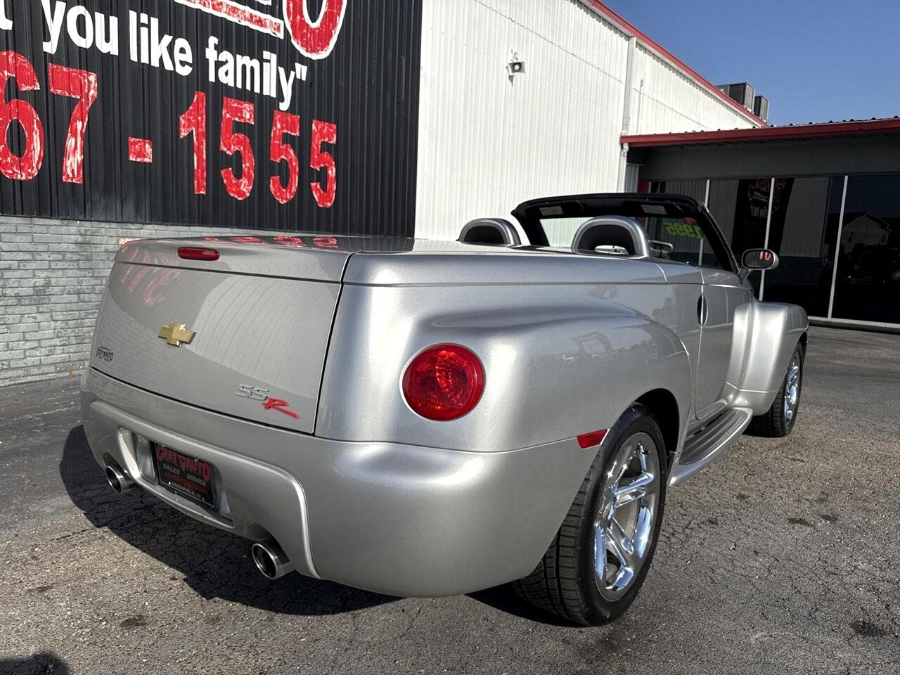 Chevrolet SSR Reg Cab 116.0" WB LS 2005