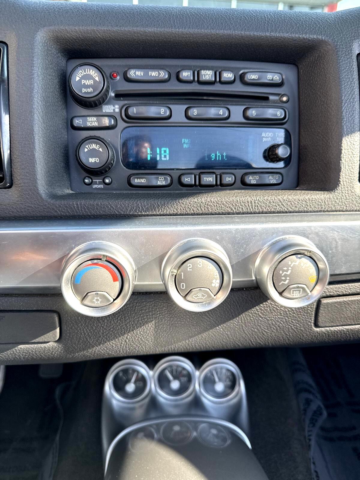 Chevrolet SSR Reg Cab 116.0" WB LS 2005