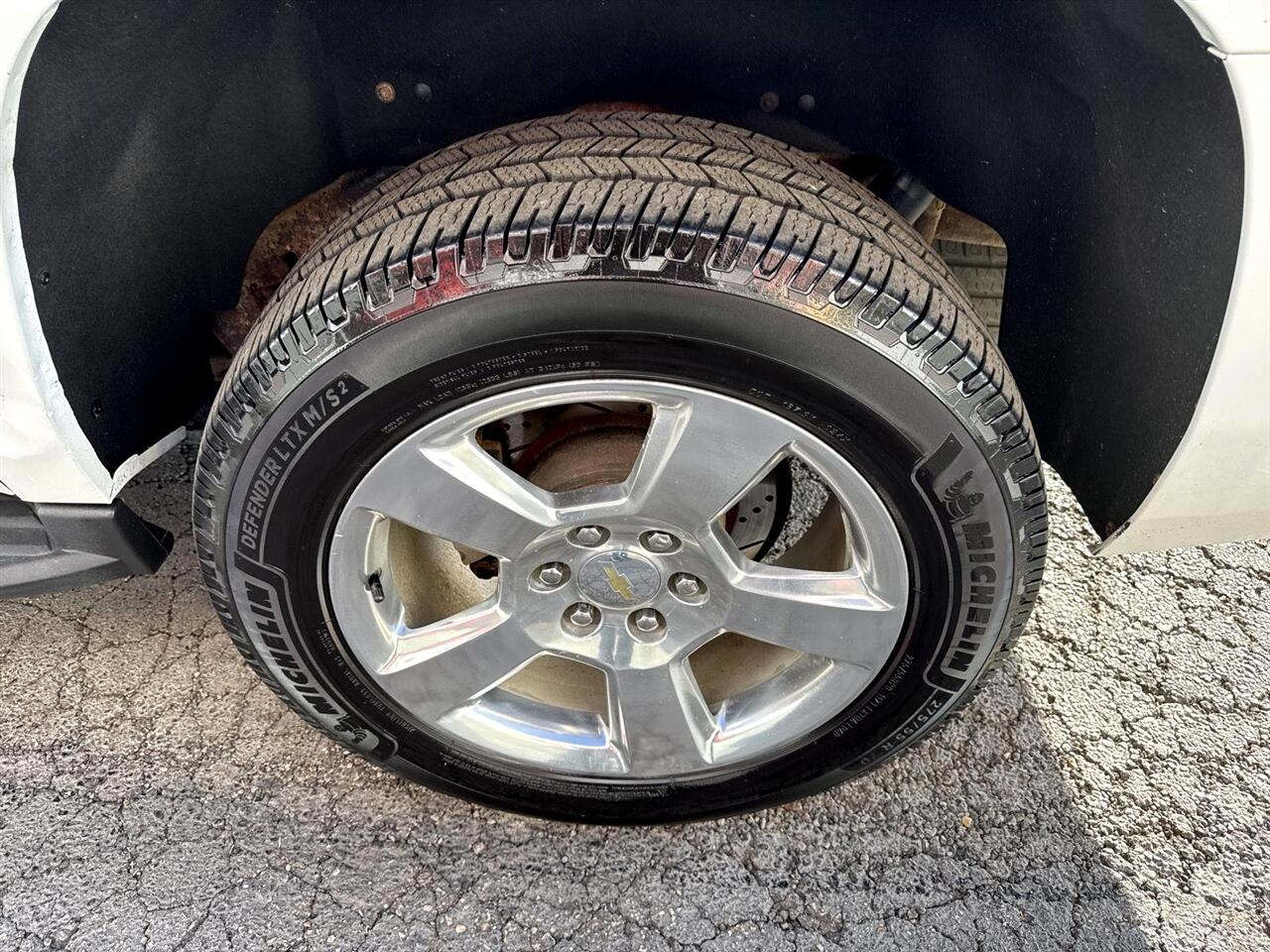 Chevrolet Suburban 4WD 4dr 1500 LT 2018