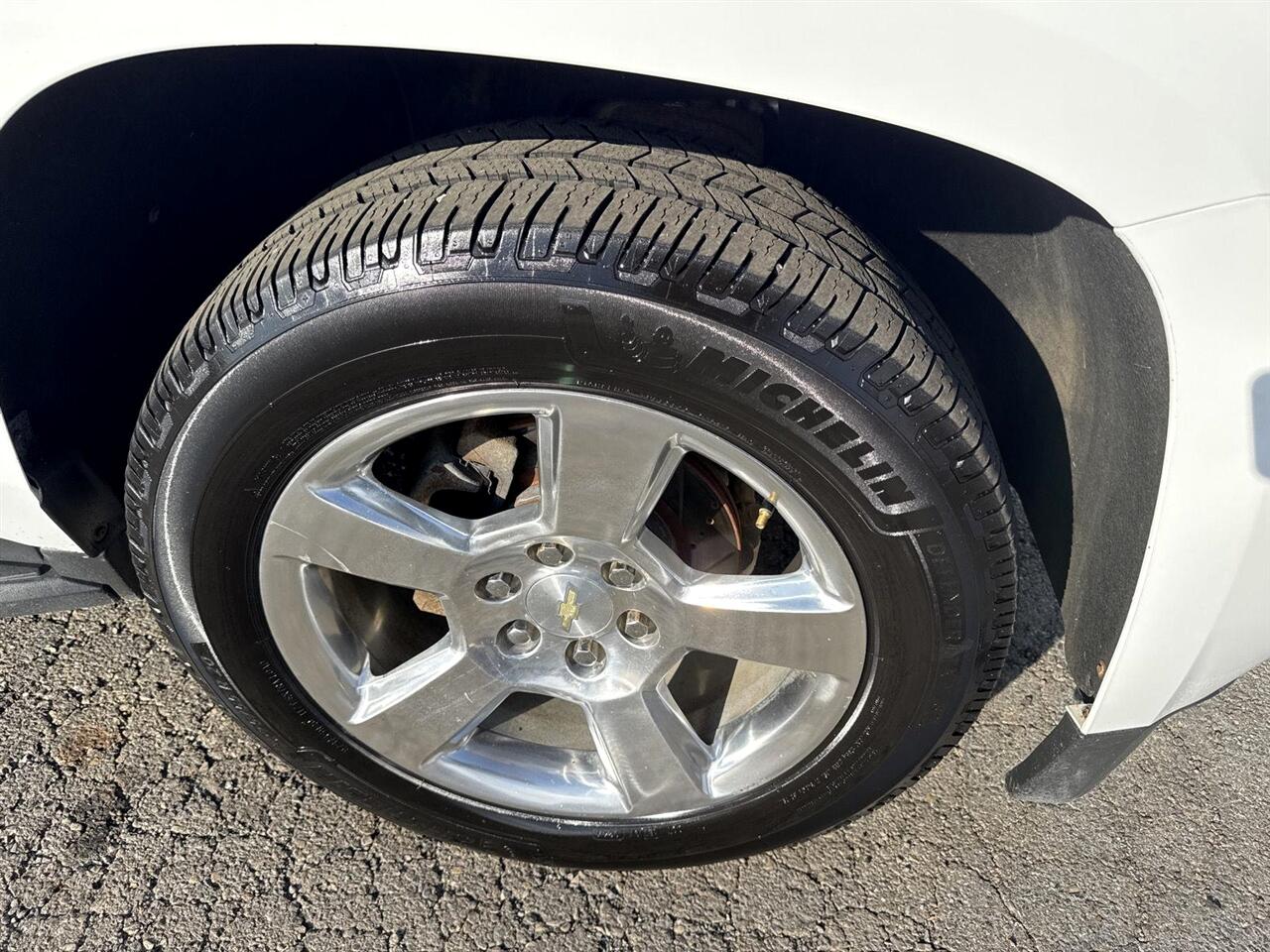 Chevrolet Suburban 4WD 4dr 1500 LT 2018