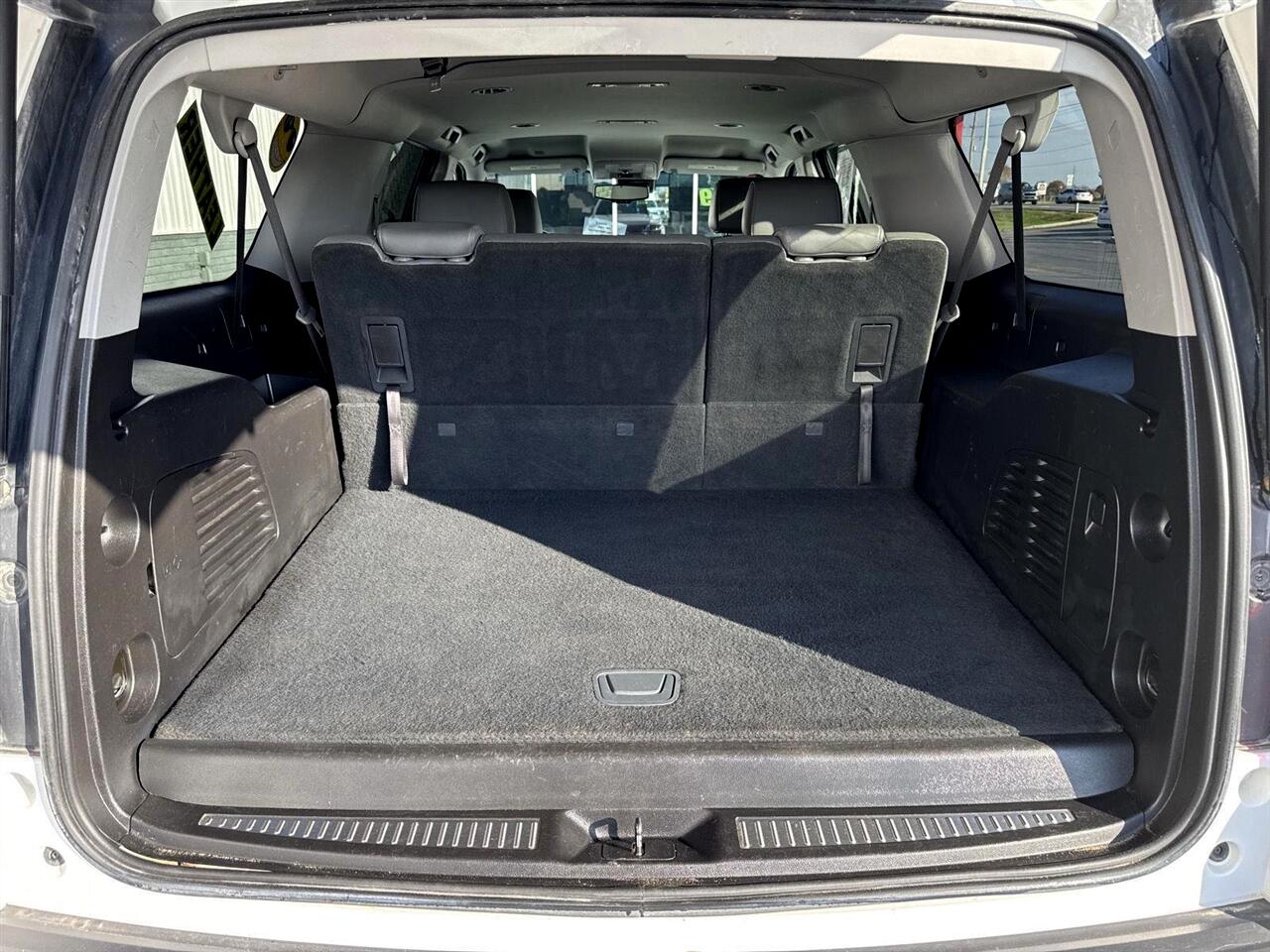 Chevrolet Suburban 4WD 4dr 1500 LT 2018