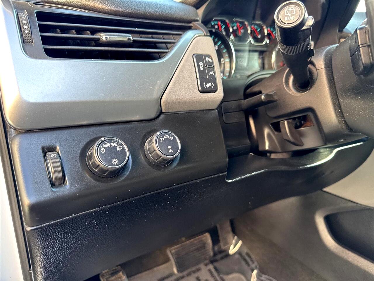 Chevrolet Suburban 4WD 4dr 1500 LT 2018