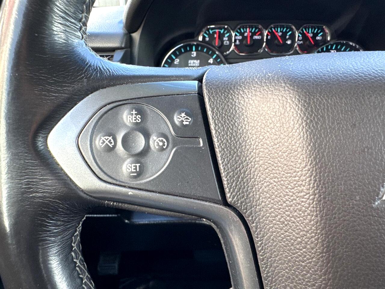 Chevrolet Suburban 4WD 4dr 1500 LT 2018