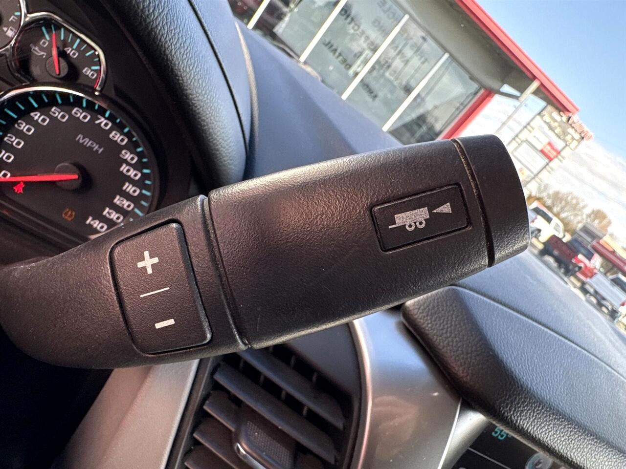 Chevrolet Suburban 4WD 4dr 1500 LT 2018