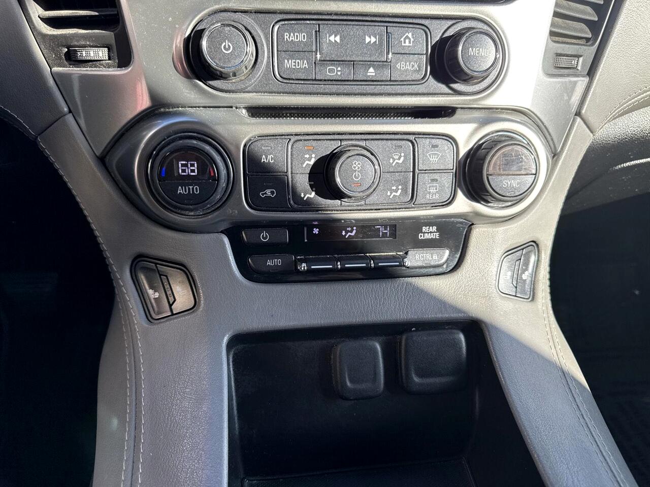 Chevrolet Suburban 4WD 4dr 1500 LT 2018