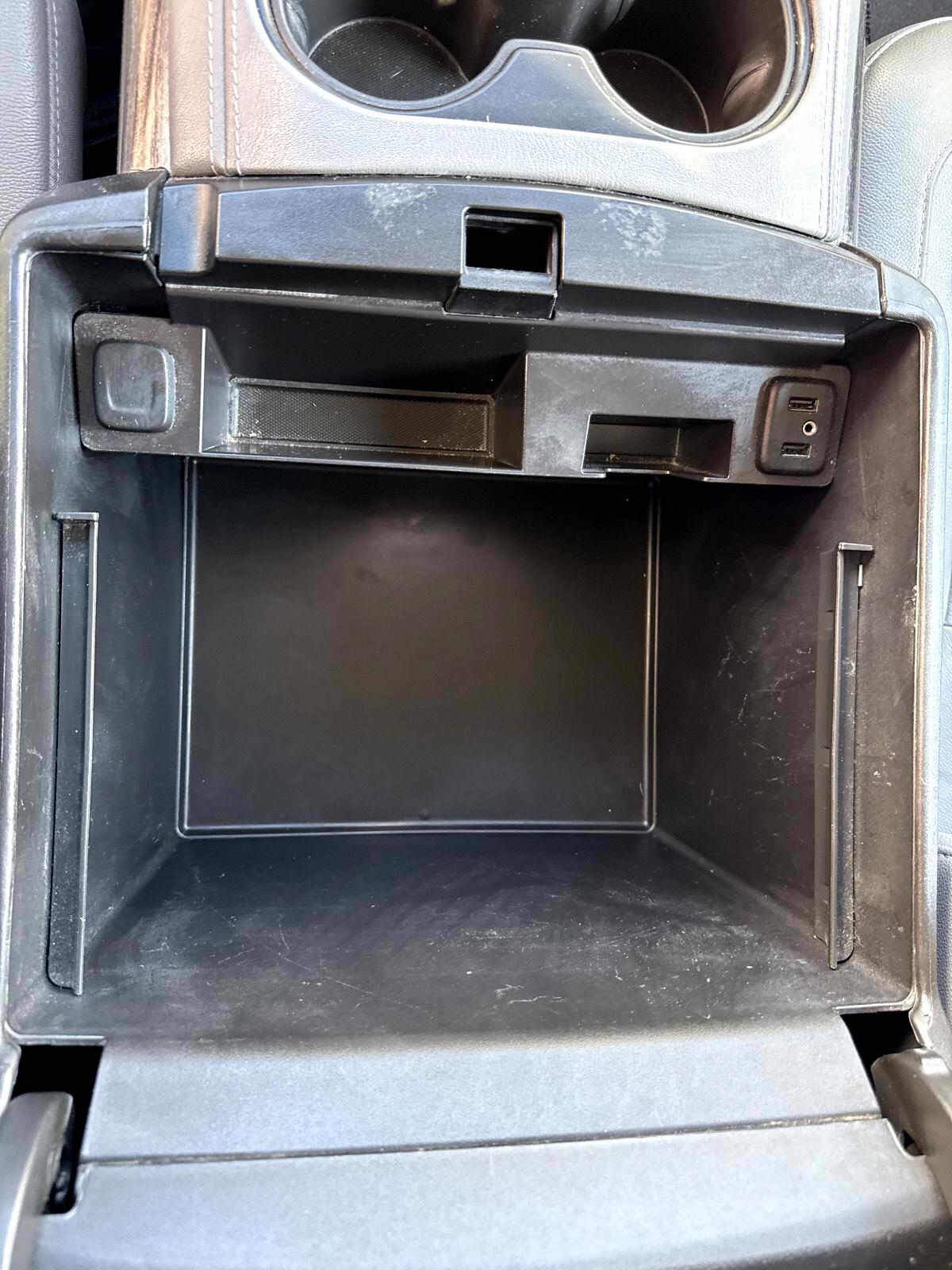 Chevrolet Suburban 4WD 4dr 1500 LT 2018