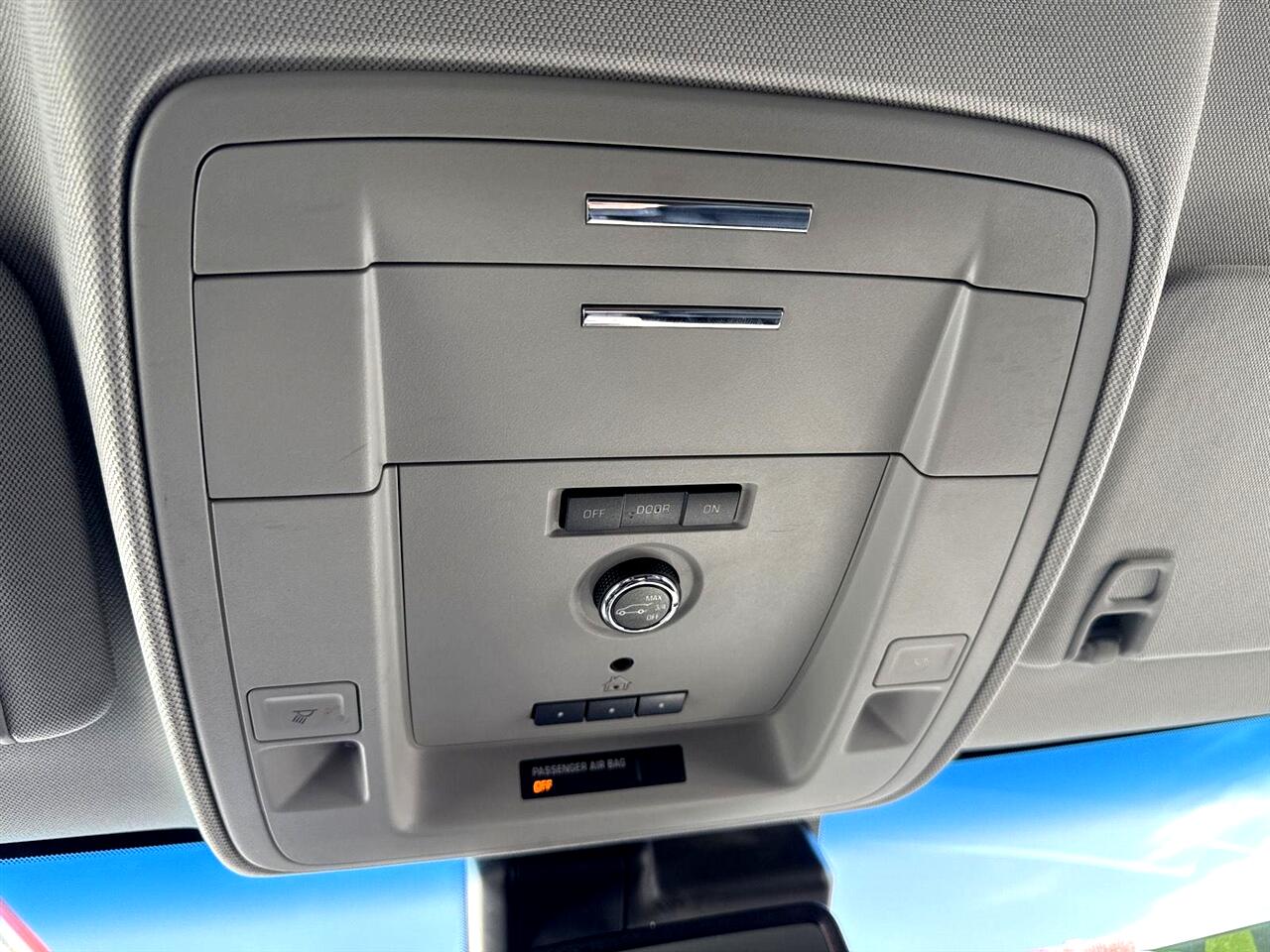 Chevrolet Suburban 4WD 4dr 1500 LT 2018