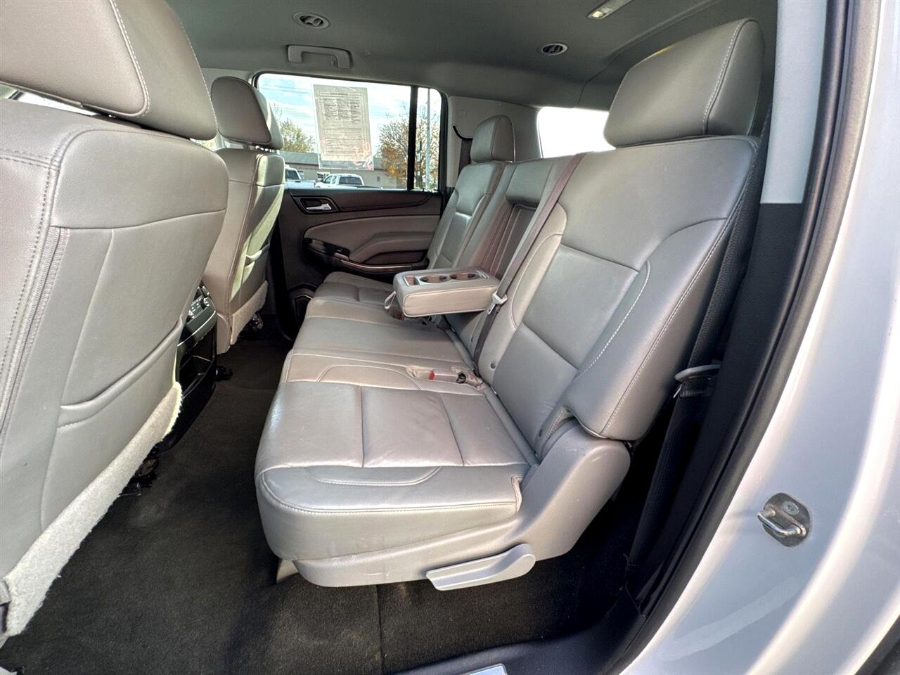 Chevrolet Suburban 4WD 4dr 1500 LT 2018