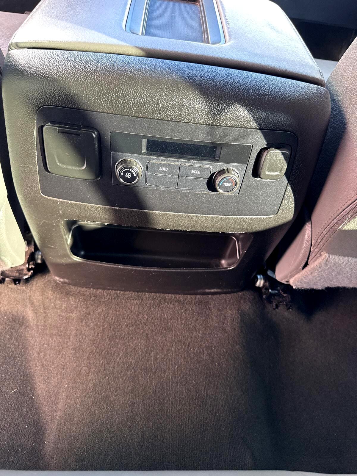 Chevrolet Suburban 4WD 4dr 1500 LT 2018