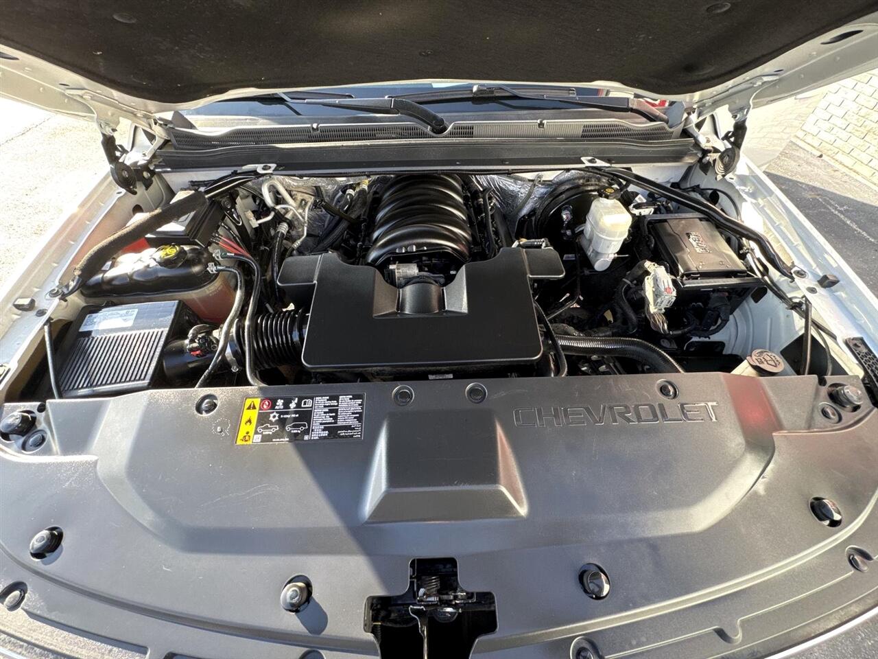 Chevrolet Suburban 4WD 4dr 1500 LT 2018