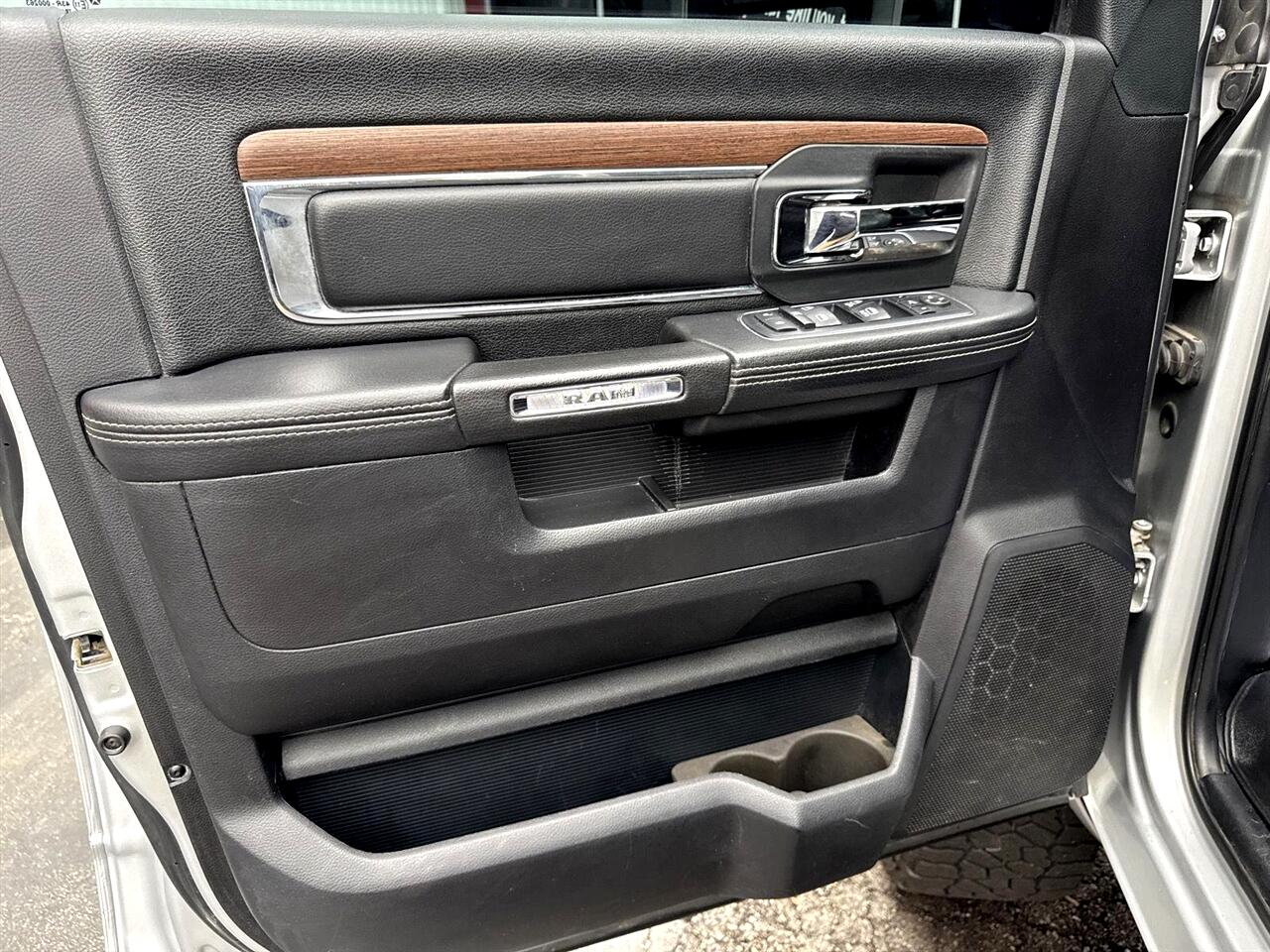 RAM 2500 Laramie 4x4 Crew Cab 6'4" Box 2017