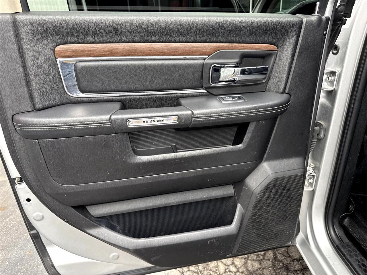 RAM 2500 Laramie 4x4 Crew Cab 6'4" Box 2017