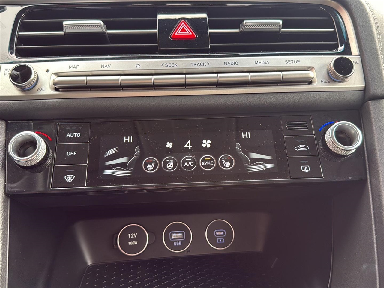 Genesis G70 2.5T AWD 2025