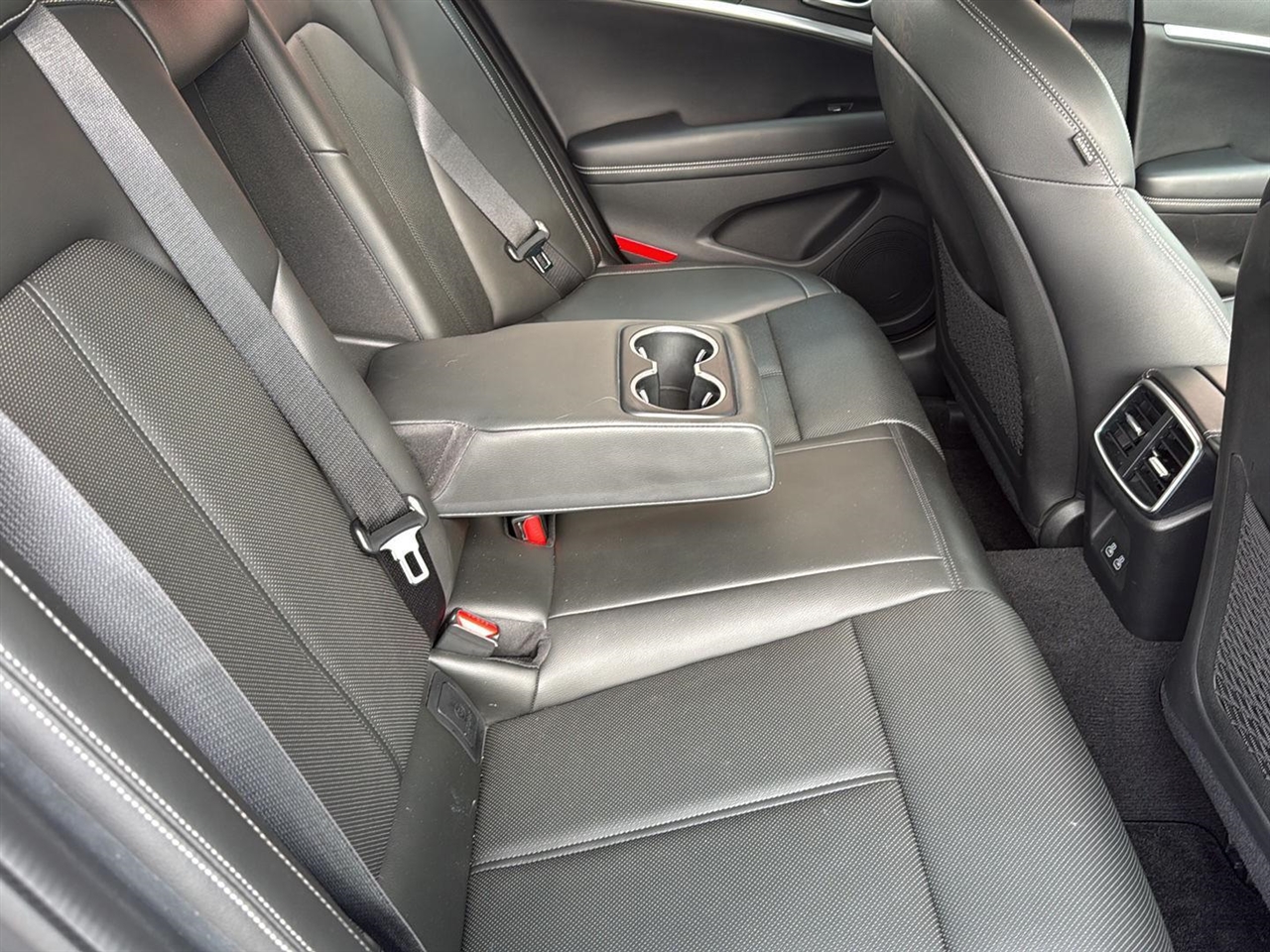 Genesis G70 2.5T AWD 2025