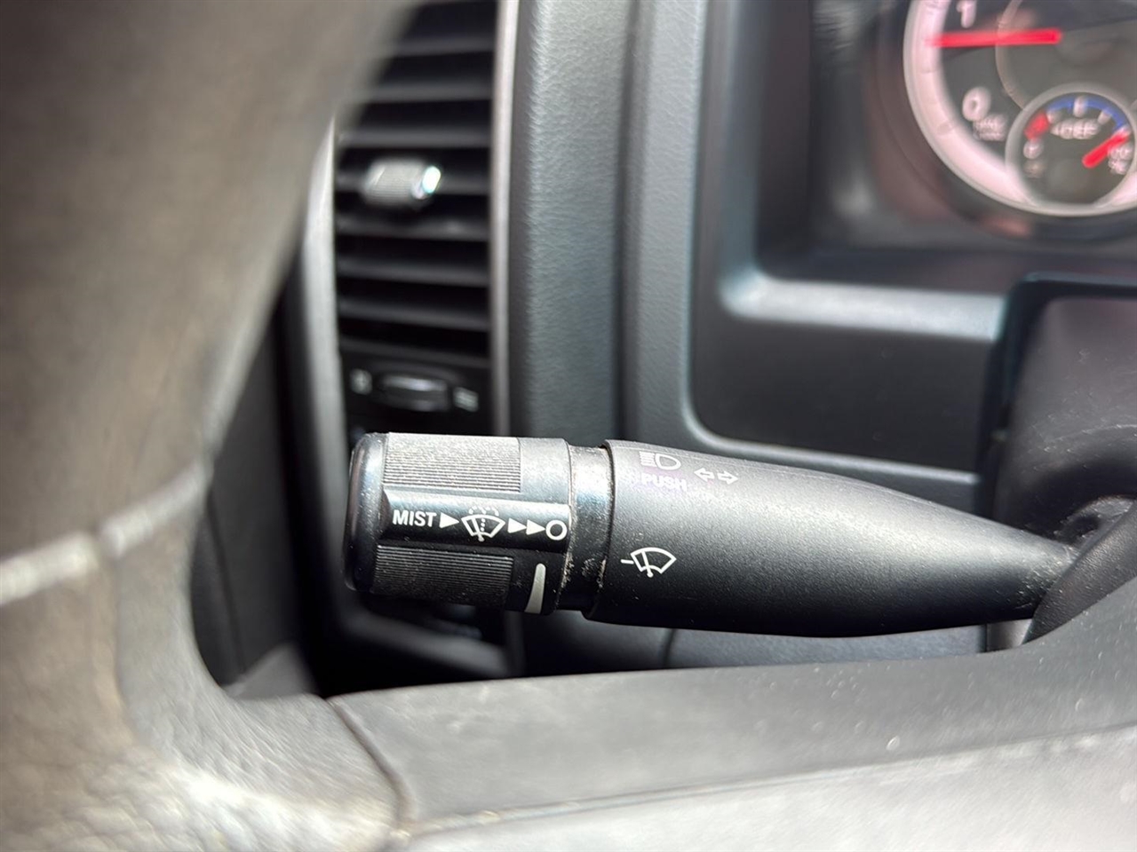 RAM 2500 Tradesman 4x4 Crew Cab 6'4" Box 2018