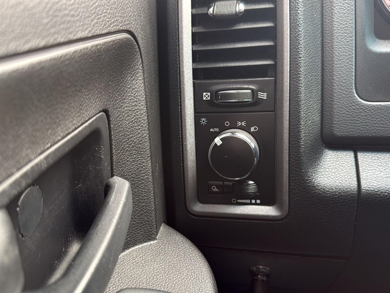 RAM 2500 Tradesman 4x4 Crew Cab 6'4" Box 2018