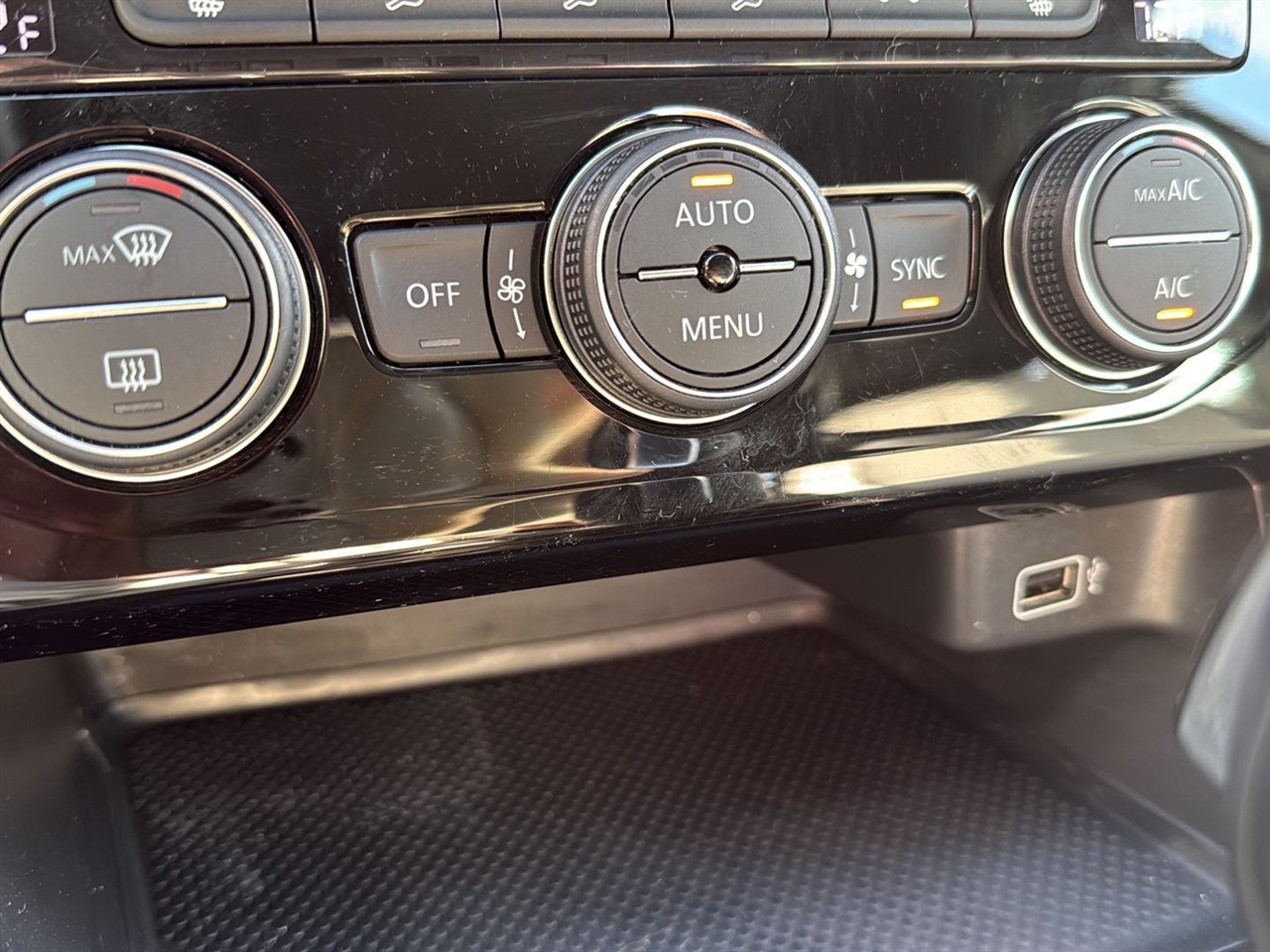 Volkswagen Jetta R-Line Auto w/SULEV 2019