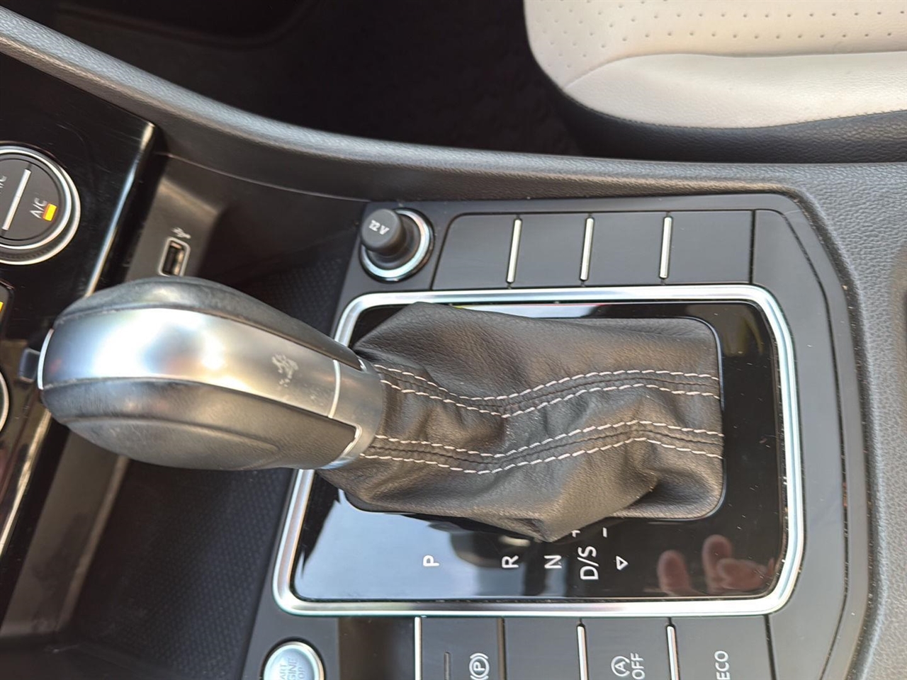 Volkswagen Jetta R-Line Auto w/SULEV 2019