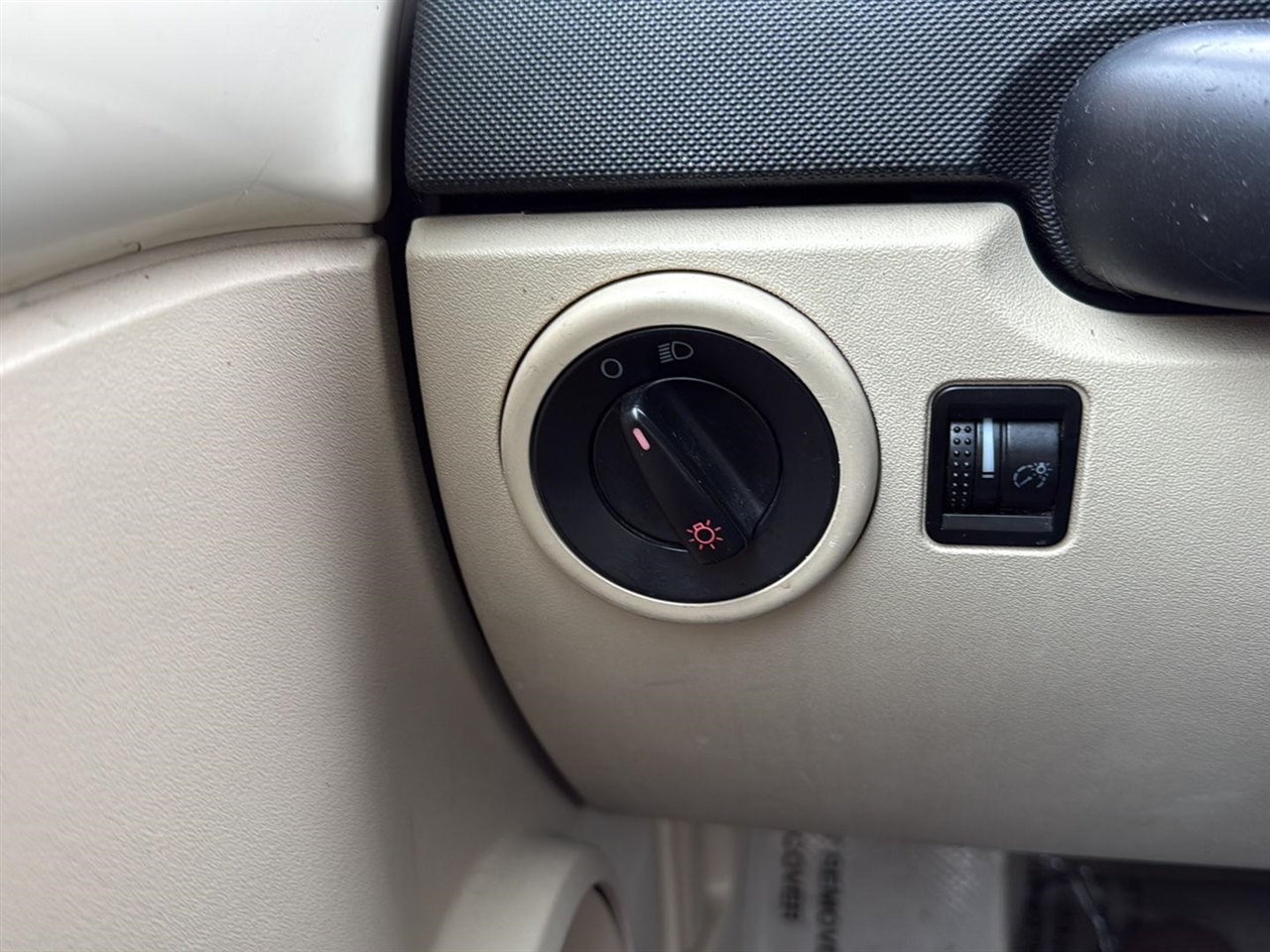 Volkswagen New Beetle Convertible 2dr Auto SE PZEV 2008