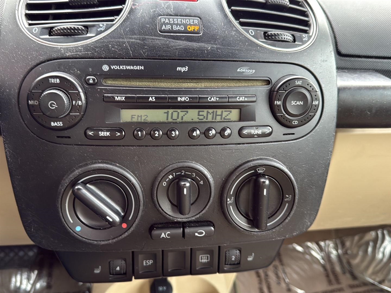 Volkswagen New Beetle Convertible 2dr Auto SE PZEV 2008