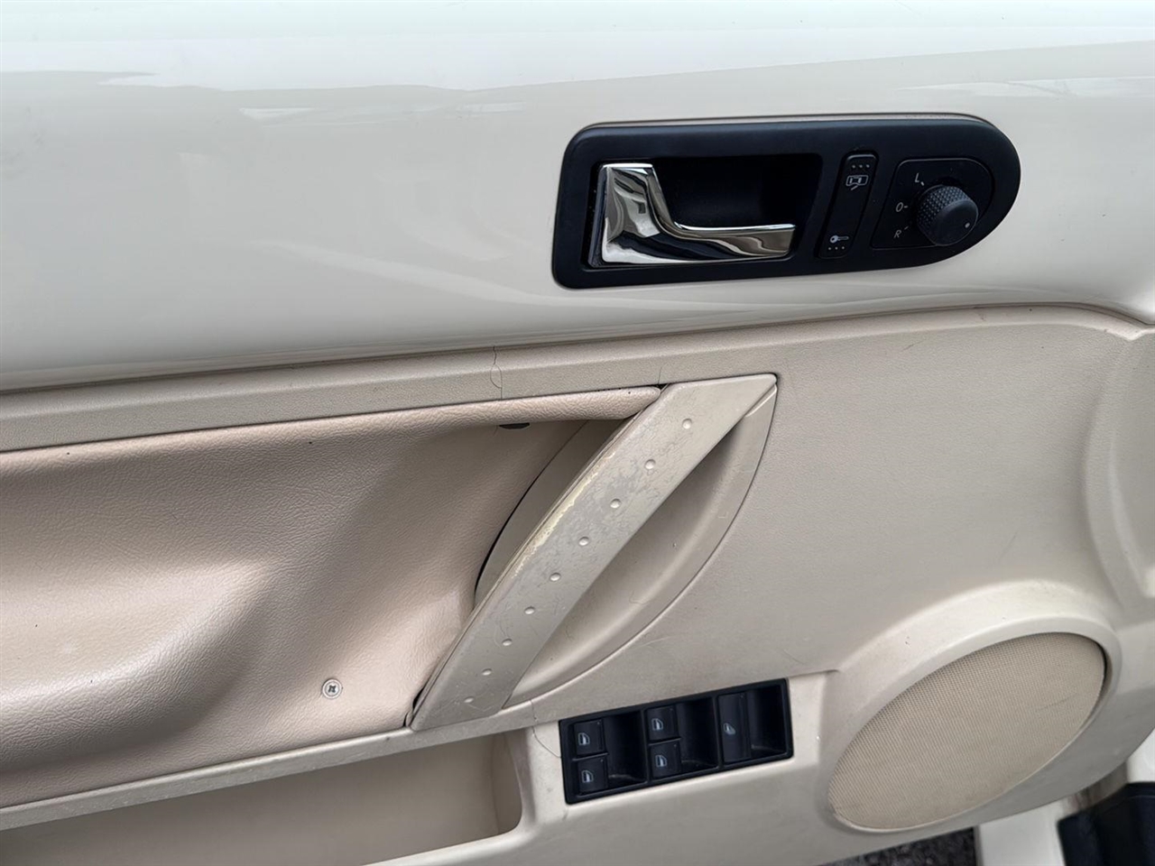 Volkswagen New Beetle Convertible 2dr Auto SE PZEV 2008