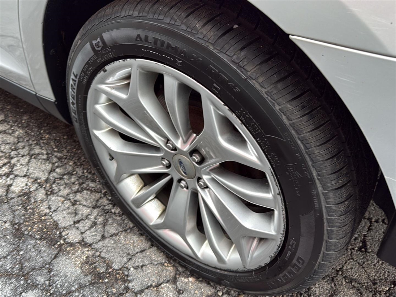 Ford Taurus 4dr Sdn Limited FWD 2013