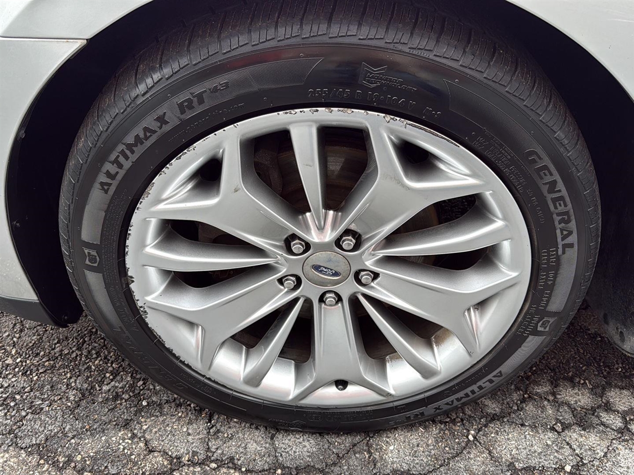 Ford Taurus 4dr Sdn Limited FWD 2013