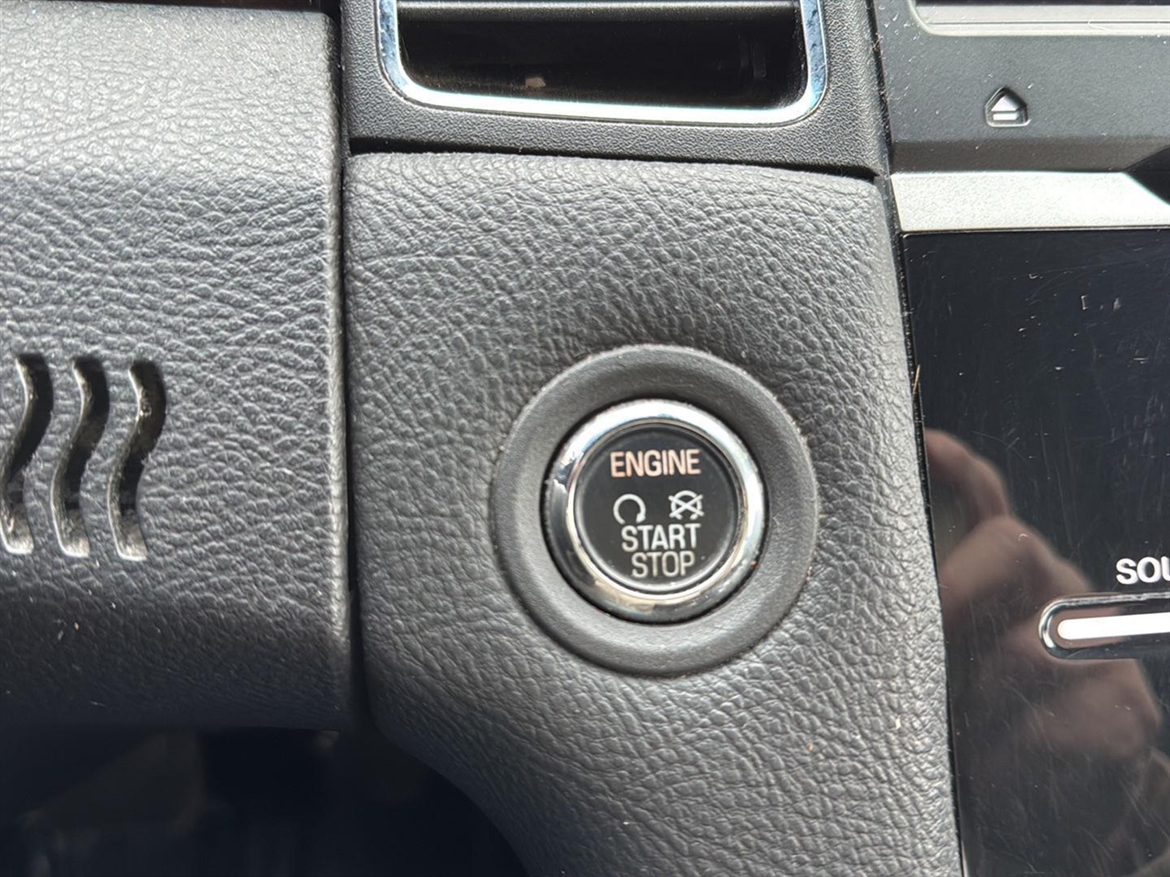 Ford Taurus 4dr Sdn Limited FWD 2013