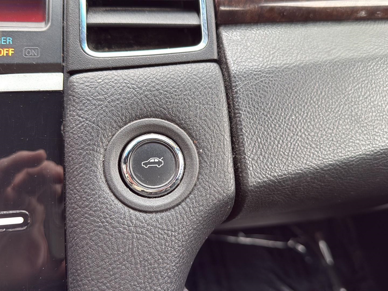 Ford Taurus 4dr Sdn Limited FWD 2013