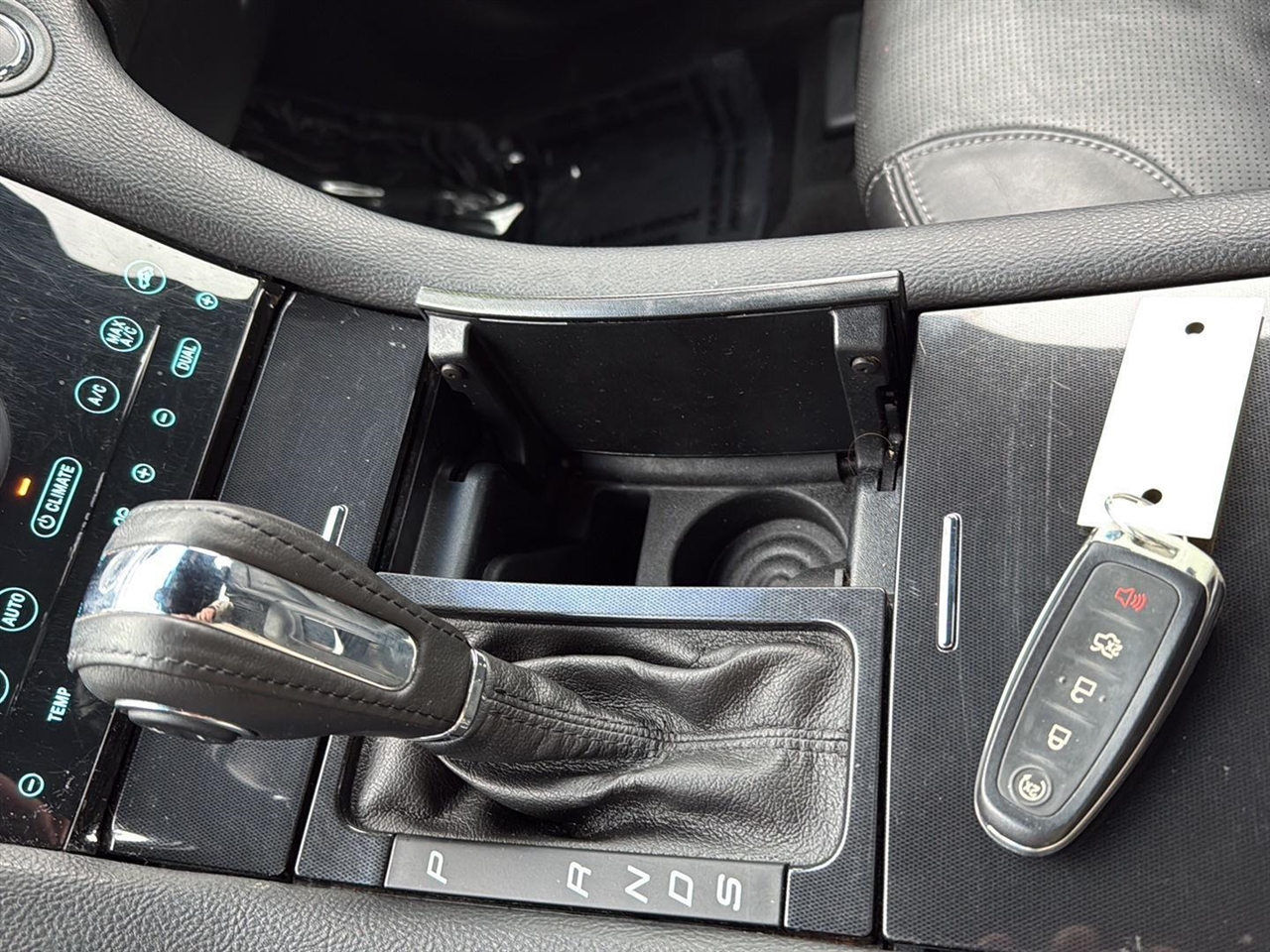 Ford Taurus 4dr Sdn Limited FWD 2013