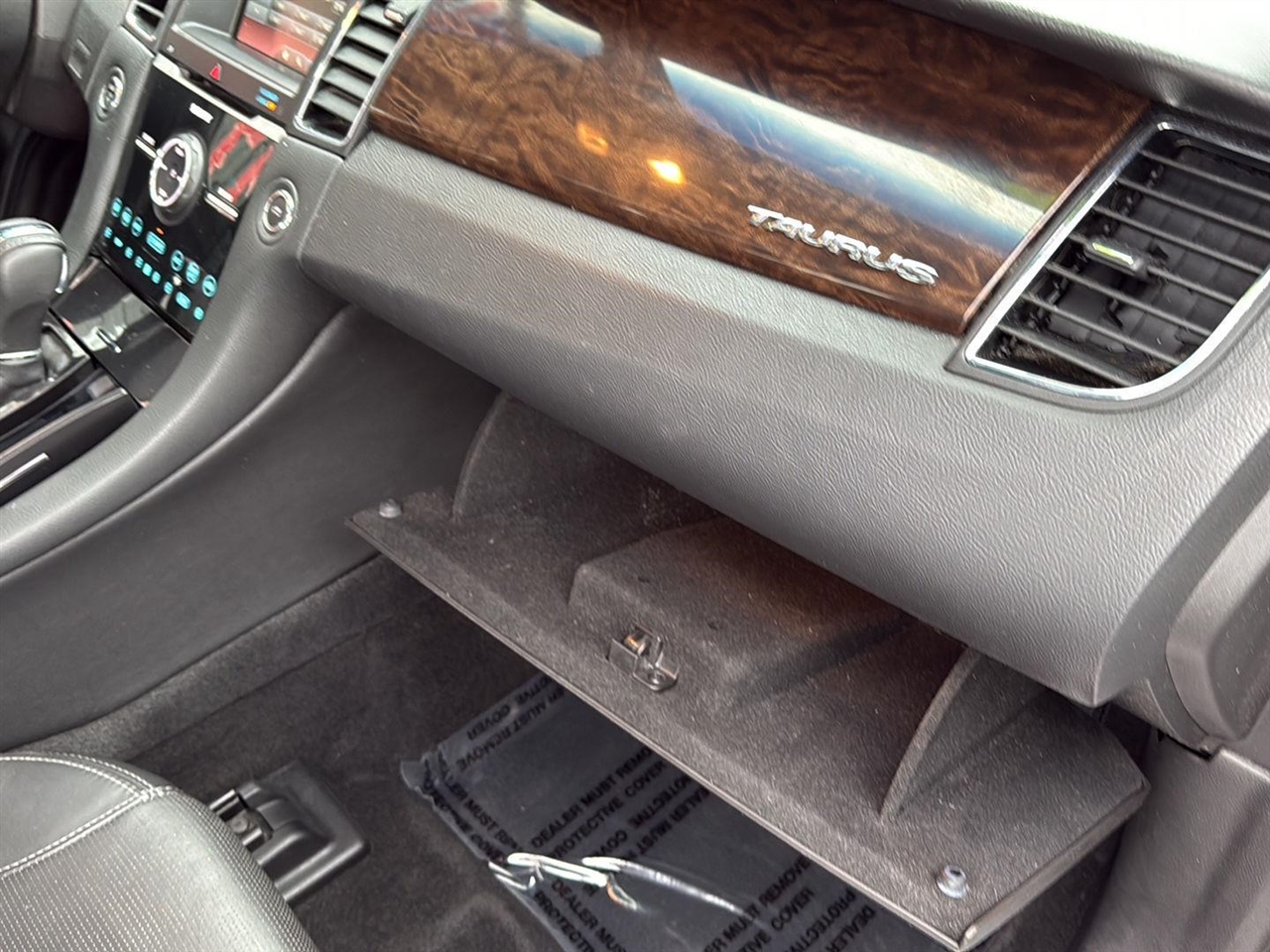 Ford Taurus 4dr Sdn Limited FWD 2013