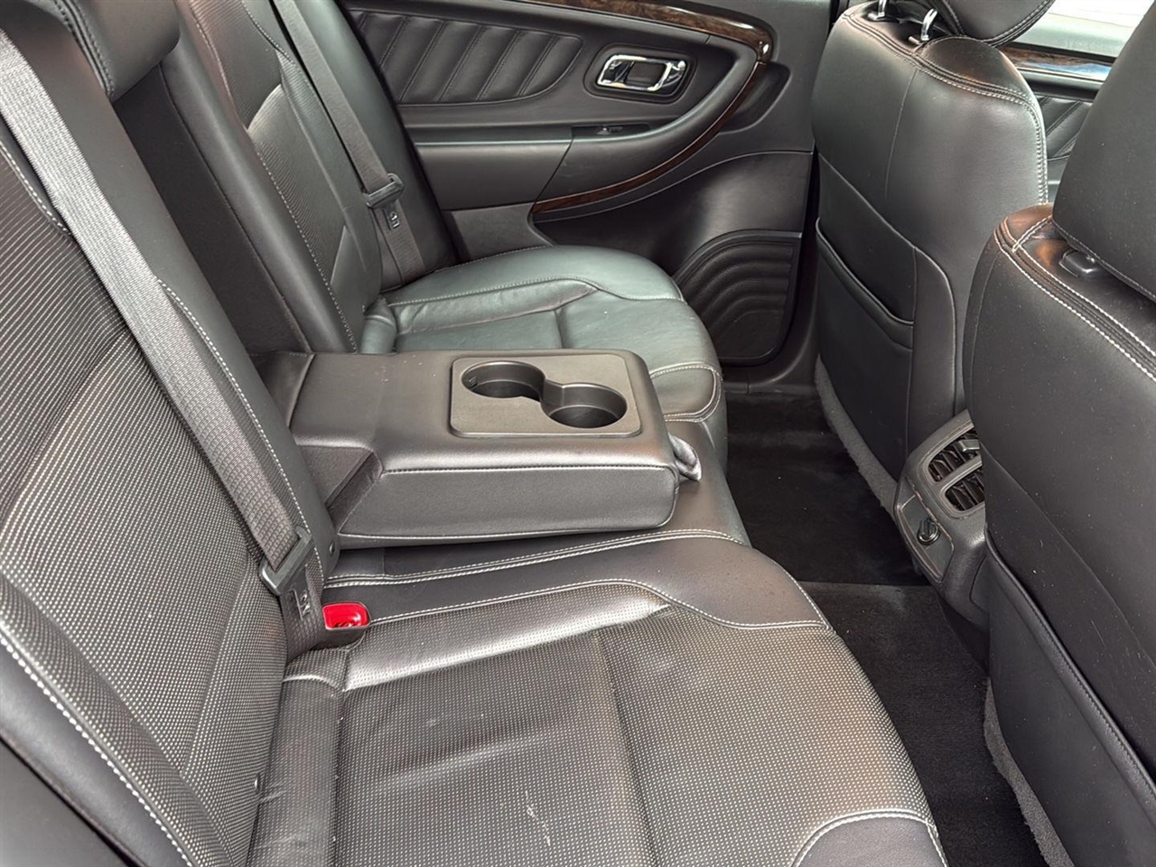 Ford Taurus 4dr Sdn Limited FWD 2013