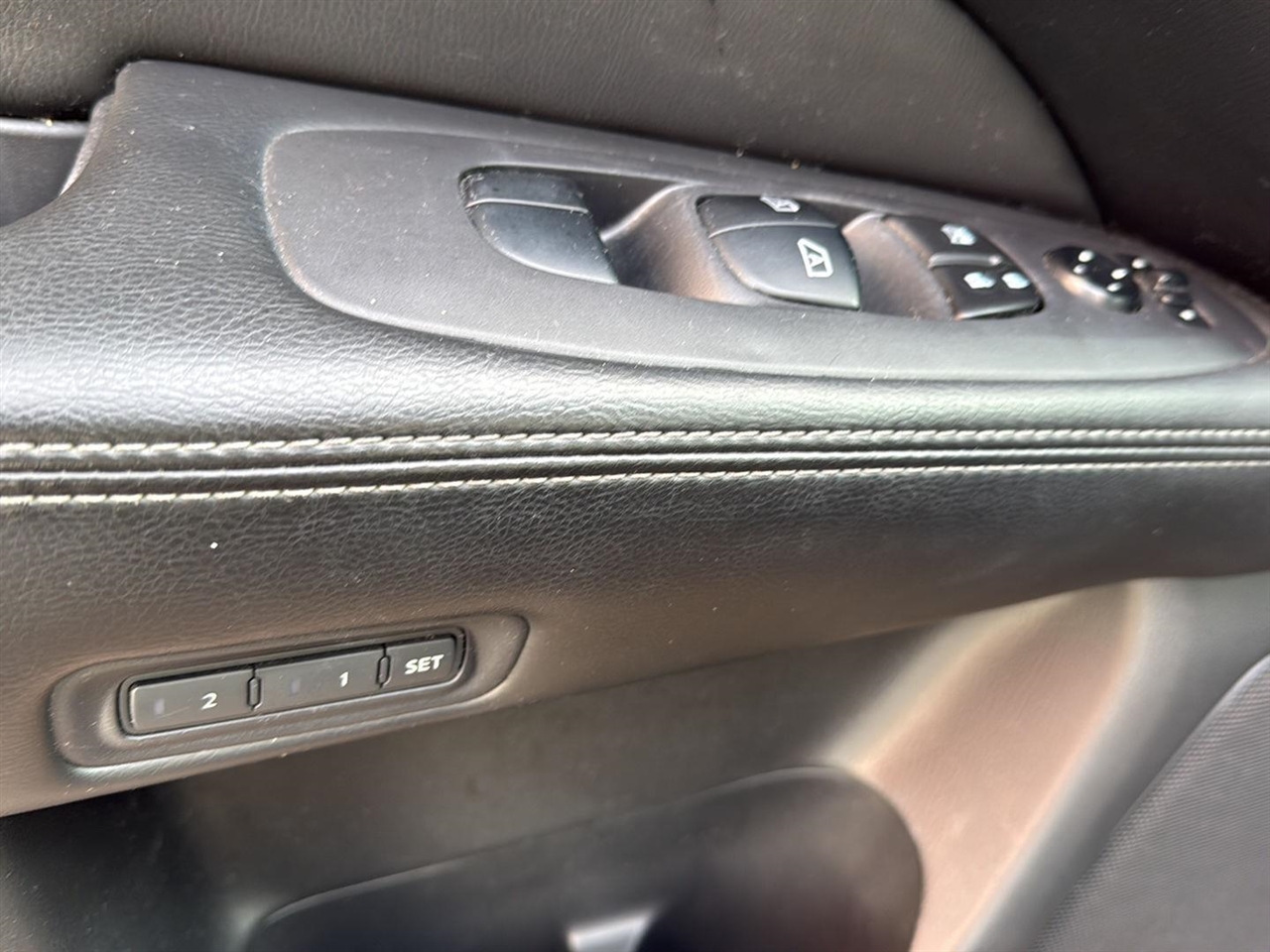 Nissan Pathfinder 4WD 4dr Platinum 2015