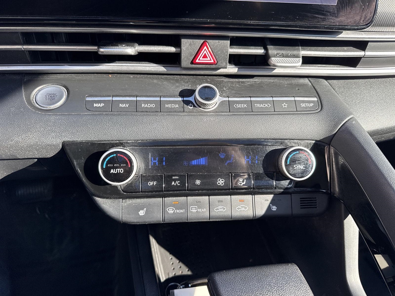 Hyundai Elantra Limited IVT *Ltd Avail* 2021