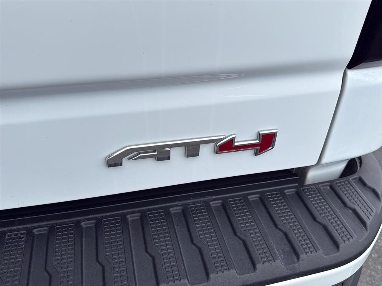 GMC Sierra 1500 4WD Crew Cab 147" AT4 2021