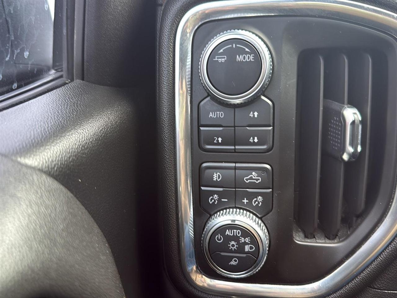 GMC Sierra 1500 4WD Crew Cab 147" AT4 2021