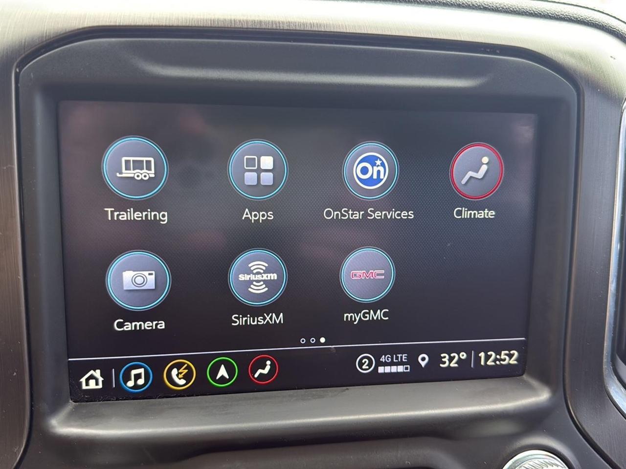 GMC Sierra 1500 4WD Crew Cab 147" AT4 2021