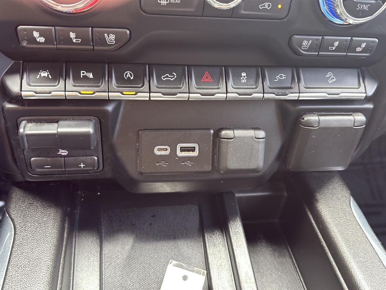 GMC Sierra 1500 4WD Crew Cab 147" AT4 2021