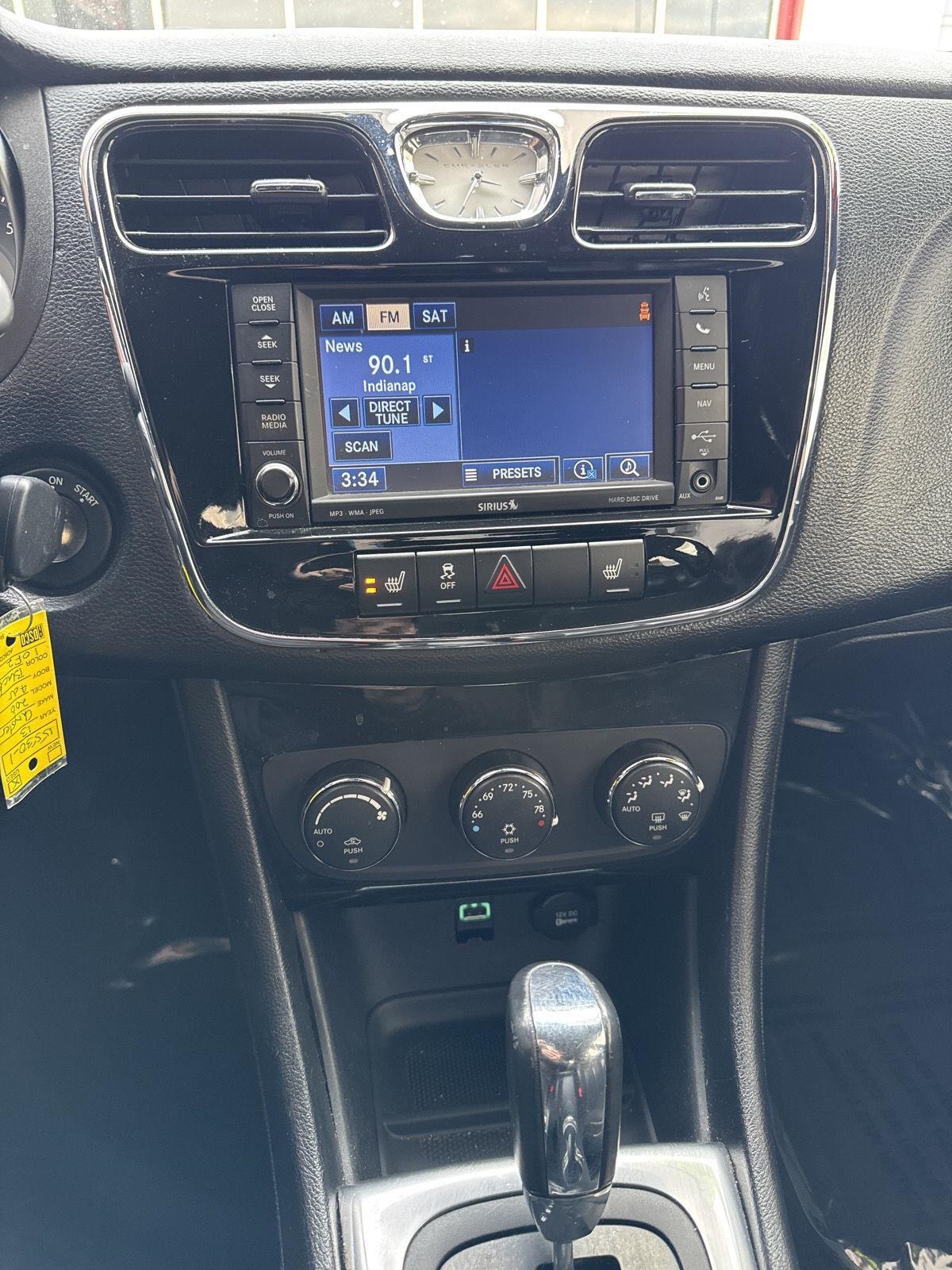 Chrysler 200 4dr Sdn Limited 2013