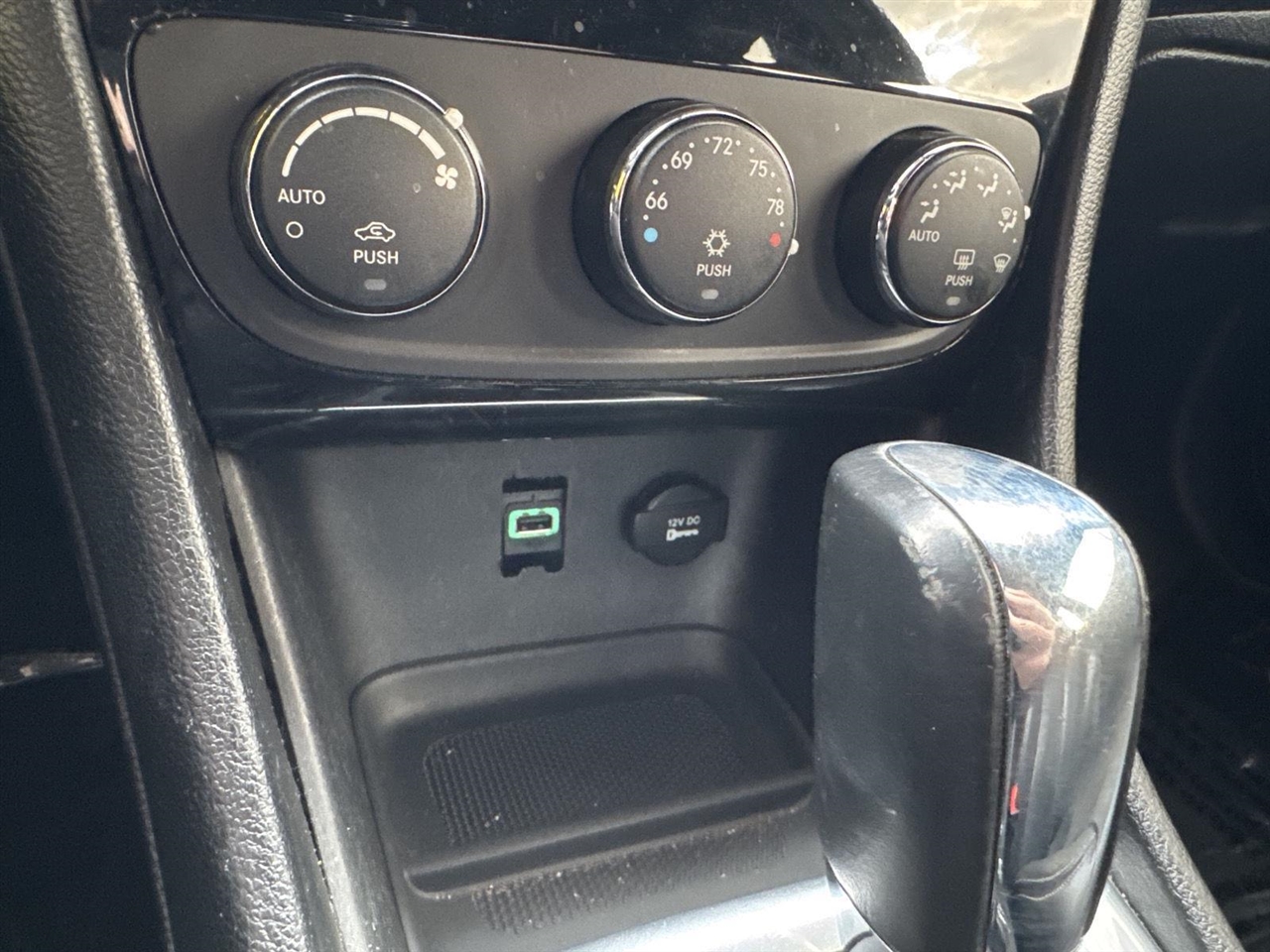 Chrysler 200 4dr Sdn Limited 2013