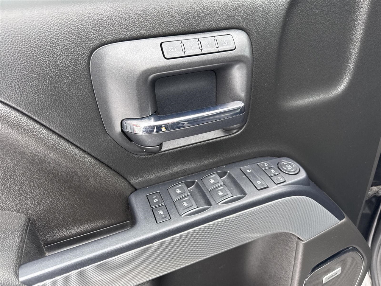 Chevrolet Silverado 1500 4WD Crew Cab 143.5" LTZ w/2LZ 2018