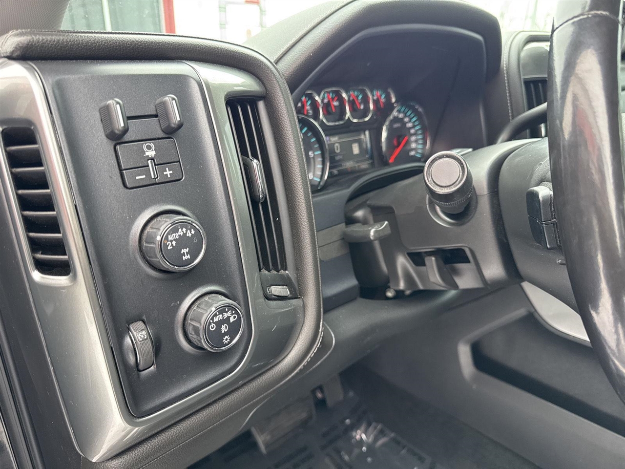 Chevrolet Silverado 1500 4WD Crew Cab 143.5" LTZ w/2LZ 2018