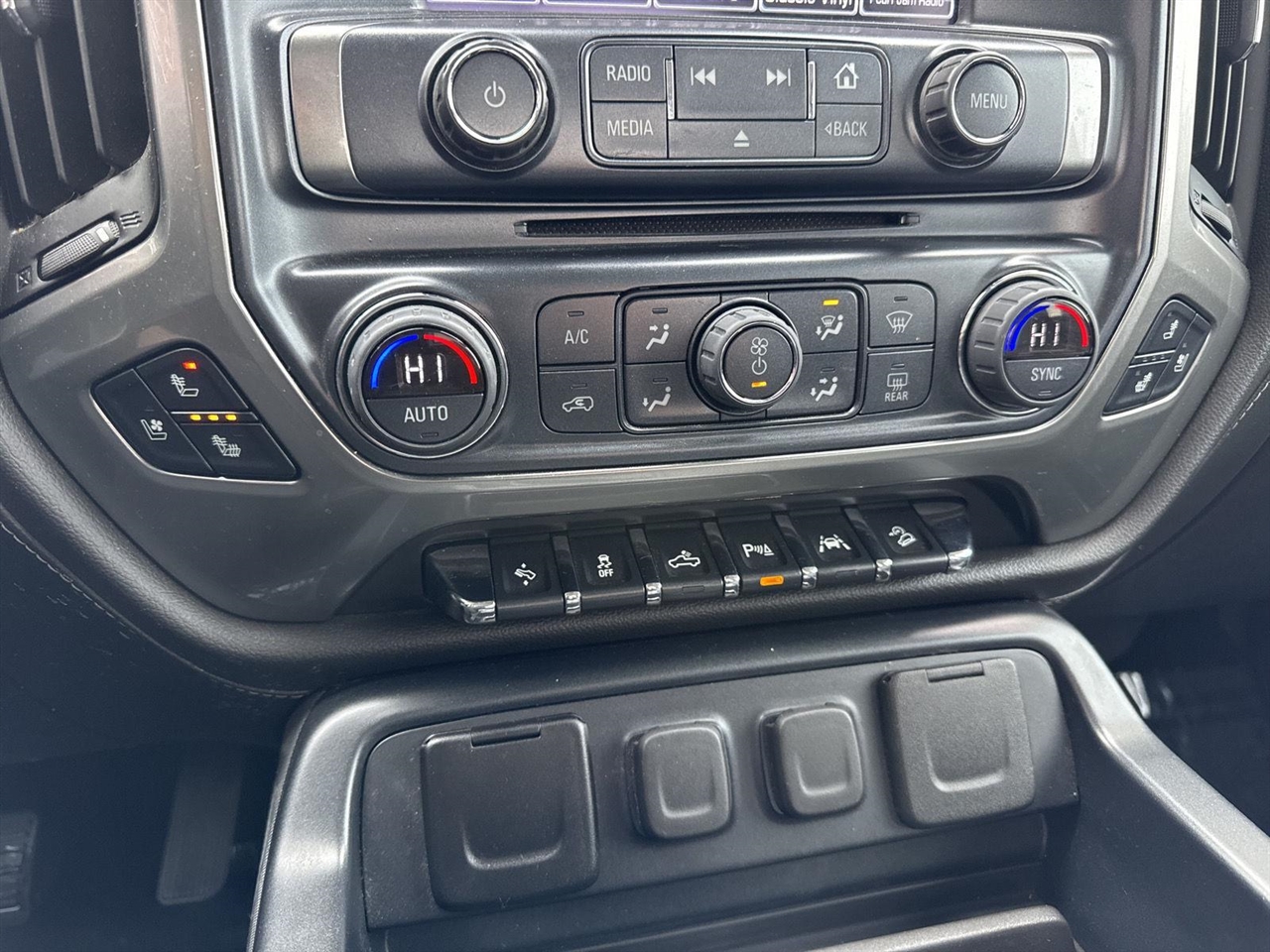 Chevrolet Silverado 1500 4WD Crew Cab 143.5" LTZ w/2LZ 2018